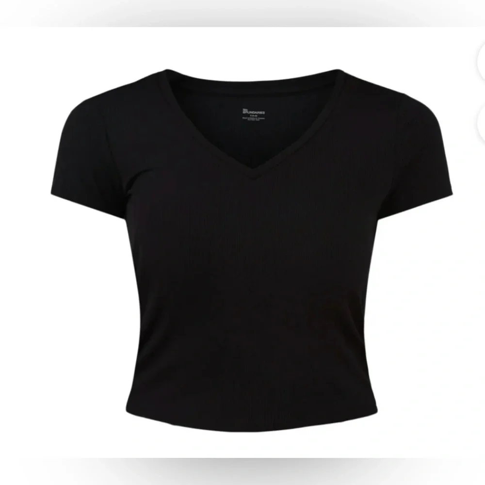🔴 3/$12 No Boundaries Elegant Black V-Neck‎ Crop Top! NWT! Size Large.